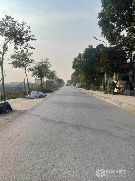 Cần bán một lô trục chính đường QL 38B. Đường đi thẳng ra UBND xã Chuyên Ngoại, Huyện Duy Tiên, Hà Nam