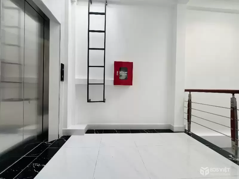  Căn hộ dịch vụ 55m2x5T thang máy ,9 phòng cho thuê full phố lê Thanh nghị giá hơn 12 tỷ