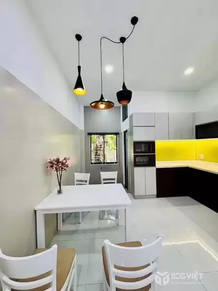 Gần chợ Vườn Lài ngã tư ga hẻm ô tô nhà ngon vào ở ngay nhìn là thích