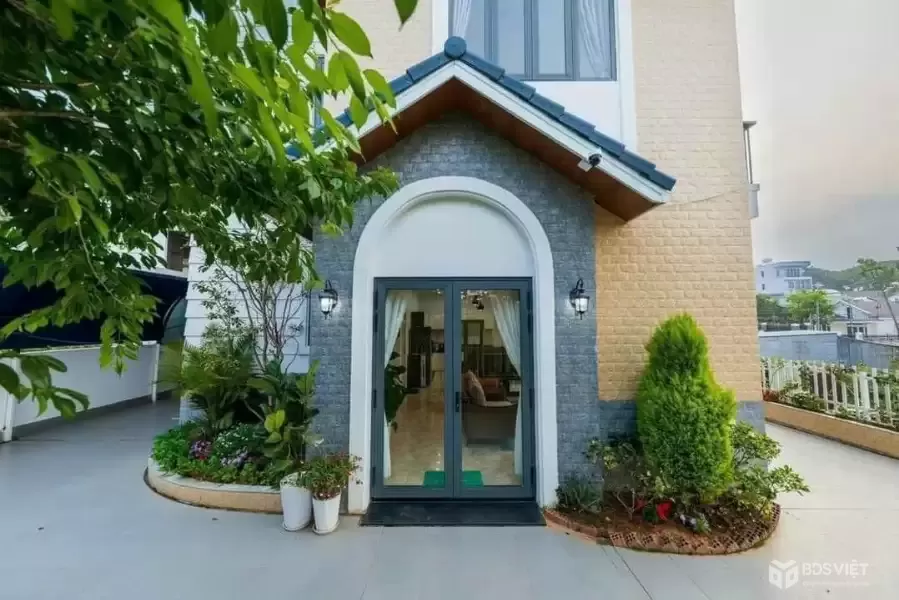 CHO THUÊ VILLA 6 PHÒNG NGỦ 200M2 NAM HỒ PHƯỜNG 11 ĐÀ LẠT 24TR/THÁNG