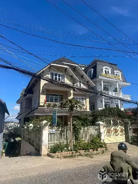 CHO THUÊ VILLA 5 PHÒNG NGỦ ĐƯỜNG TRIỆU VIỆT VƯƠNG P3 22TR/THÁNG