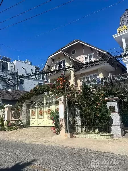 CHO THUÊ VILLA 5 PHÒNG NGỦ ĐƯỜNG TRIỆU VIỆT VƯƠNG P3 22TR/THÁNG