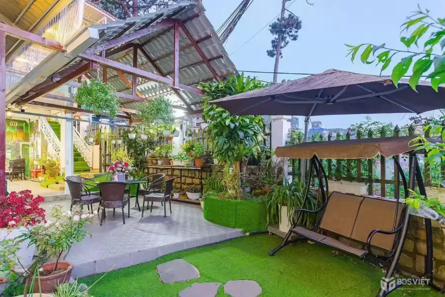 BÁN VILLA SÂN VƯỜN 8 PHÒNG-GẦN HÃNG HYUNDAI ĐÀ LẠT ĐÀ LẠT-HẺM ĐƯỜNG 3 THÁNG 4 PHƯỜNG 3 TP ĐÀ LẠT