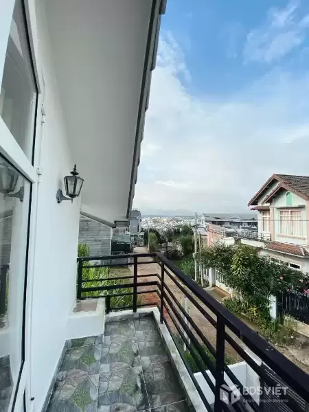 BÁN VILLA ĐỒI THÔNG TIN PHƯỜNG 8 ĐÀ LẠT - Ô TÔ ĐẬU TRONG SÂN  - 9.5 TỶ