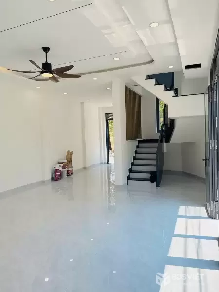Bán nhà 1 trệt 1 lầu căn góc tđc đất lành cách đường Phong Châu 80m.