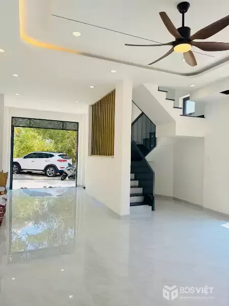 Bán nhà 1 trệt 1 lầu căn góc tđc đất lành cách đường Phong Châu 80m.