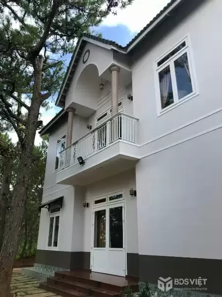 CHO THUÊ VILLA SÂN VƯỜN 5 PHÒNG TOẠ LẠC RỪNG THÔNG PHƯỜNG 8 ĐÀ LẠT GIÁ 25TR