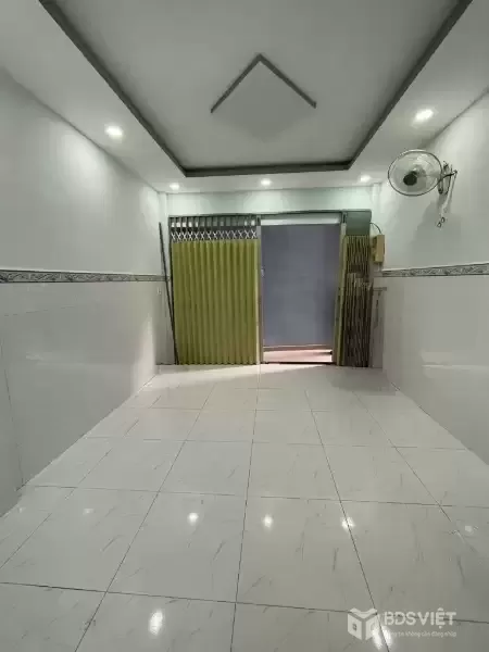 Bán nhà Hồng Lạc, ngay Lạc Long Quân, trung tâm Tân Bình, 24m2 - 2 tầng, chỉ hơn 2 tỷ.