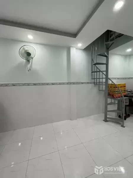 Bán nhà Hồng Lạc, ngay Lạc Long Quân, trung tâm Tân Bình, 24m2 - 2 tầng, chỉ hơn 2 tỷ.