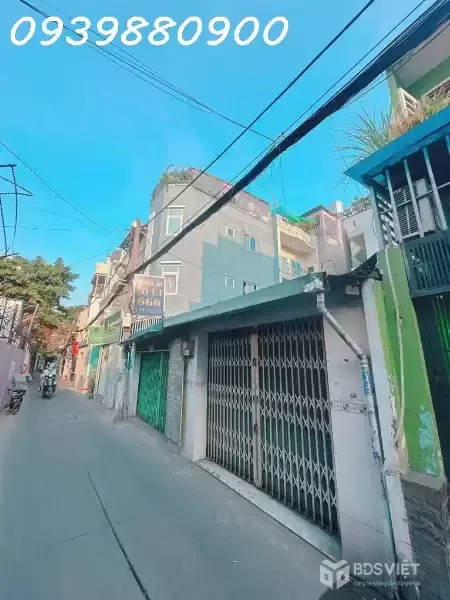 HXH sát Hoàng Hoa Thám, Bình Thạnh. Nhà cũ tiện xây mới.