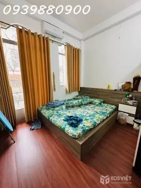 Phú Nhuận, sát mặt tiền - 40m2 - 6,45Tỷ TL