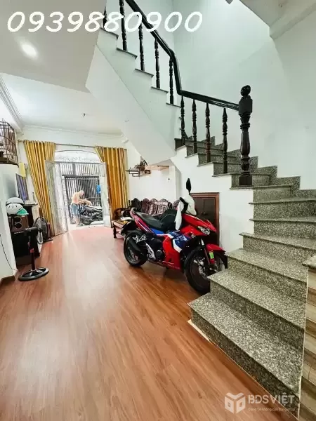 Phú Nhuận, sát mặt tiền - 40m2 - 6,45Tỷ TL