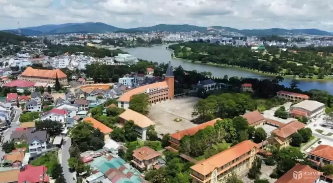 BÁN VILLA - BIỆT THỰ SÂN VƯỜN ĐƯỜNG YERSIN PHƯỜNG 9 TP ĐÀ LẠT