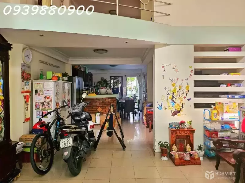 Gò Vấp, 1 căn ra mặt tiền, ngay ĐH Công Nghiệp.