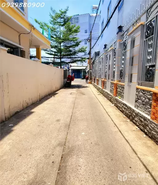 Gò Vấp, 1 căn ra mặt tiền, ngay ĐH Công Nghiệp.