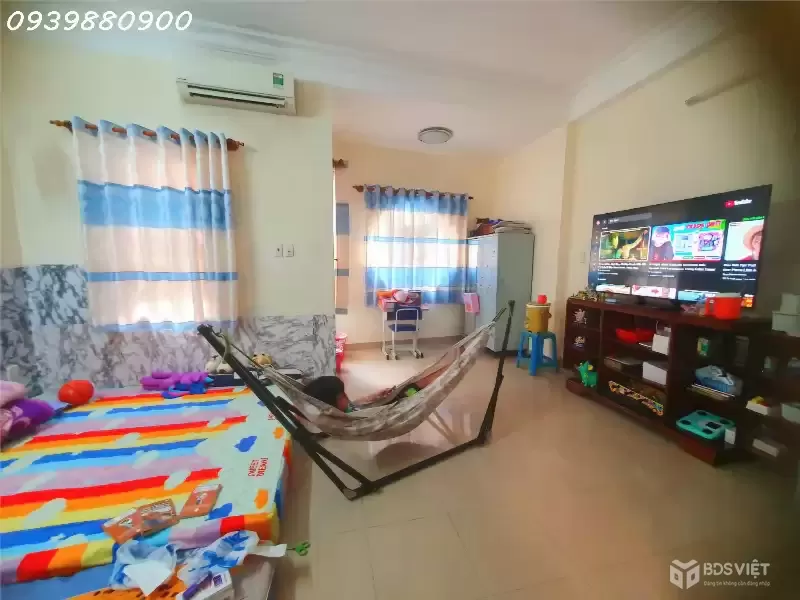 Gò Vấp, 1 căn ra mặt tiền, ngay ĐH Công Nghiệp.