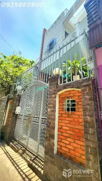 Gò Vấp, 1 căn ra mặt tiền, ngay ĐH Công Nghiệp.