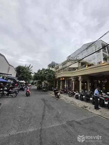 bán nhà  150m2 - ngang 8.3m - xe hơi đổ cổng - linh tây - thủ đức
