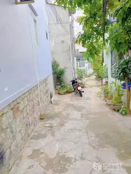 NHÀ TRUNG TÂM THÀNH PHỐ NHA TRANG SỔ HỒNG HOÀN CÔNG – GIÁ CHỈ 2 TỶ 2