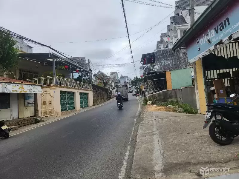 CHO THUÊ NHÀ NGUYÊN CĂN 3 PHÒNG NGỦ ĐƯỜNG TÔ VĨNH DIỆN P6 ĐÀ LẠT 13TR