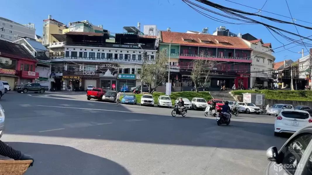 CHO THUÊ NHÀ MẶT TIỀN ĐẦU ĐƯỜNG PHAN ĐÌNH PHÙNG P2 ĐÀ LẠT - 6PN, MẶT BẰNG KD - 22 TRIỆU/THÁNG