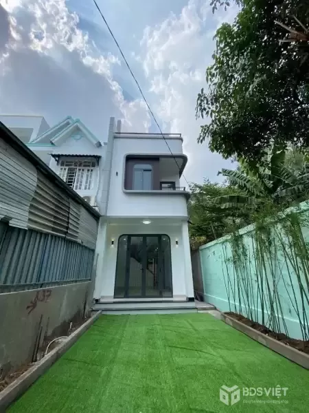 Bán nhà 3 tầng Linh Xuân Thủ Đức – 120m² có sân rộng – giá 6.9 tỷ