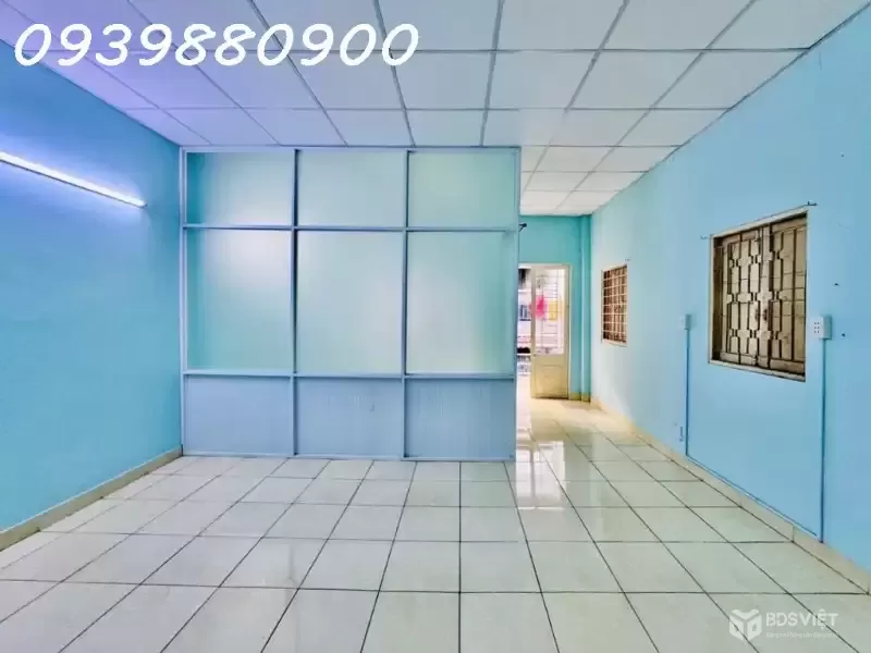 Ngay ngã tư Huỳnh Văn Bánh, nhà 3 tầng - 52m2 - 6,4Tỷ TL.