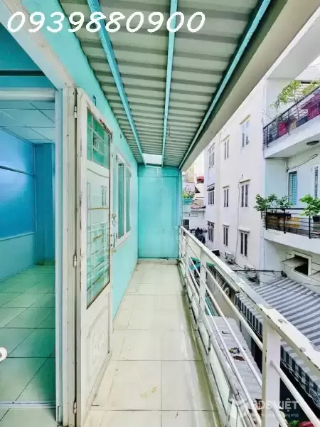 Ngay ngã tư Huỳnh Văn Bánh, nhà 3 tầng - 52m2 - 6,4Tỷ TL.