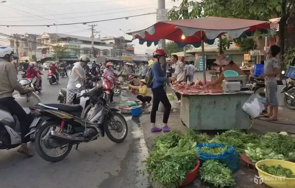 BÁN GẤP 1.250M2 SÁT BÊN CHỢ, TRƯỜNG HỌC ĐƯỜNG THÔNG VÀO KCN ĐÔNG DÂN. GIÁ 190TR