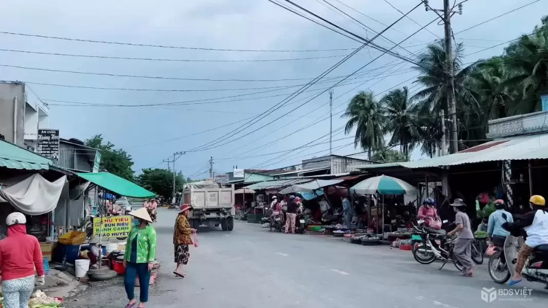 KẸT TIỀN KD, BÁN NHANH 202M2 ĐẤT THỔ CƯ GẦN QL13 SÁT CHỢ DÂN ĐÔNG. GIÁ 160 TRIỆU SỔ RIÊNG