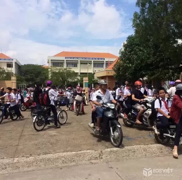 KẸT TIỀN KD, BÁN NHANH 202M2 ĐẤT THỔ CƯ GẦN QL13 SÁT CHỢ DÂN ĐÔNG. GIÁ 160 TRIỆU SỔ RIÊNG