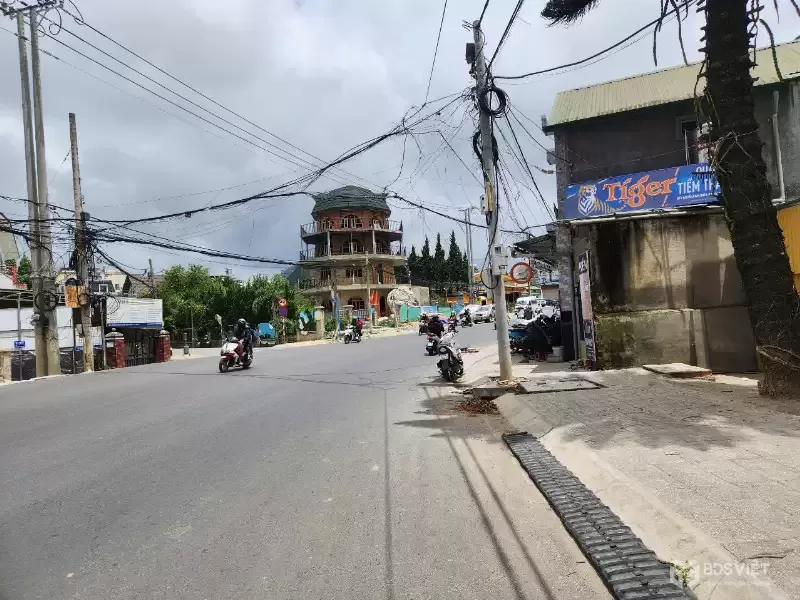 NHÀ HẺM CÁCH MẠNG THÁNG 8 GIÁ 1 TỶ 200 TRIỆU CÁCH HỒ XUÂN HƯƠNG 400M