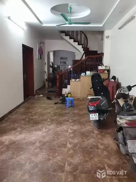 Căn nhà cuối cùng tại Tư Đình, ngay đường dẫn cầu TRần Hưng Đạo 57m2 x 3 tầng Giá 7,7 tỷ.
