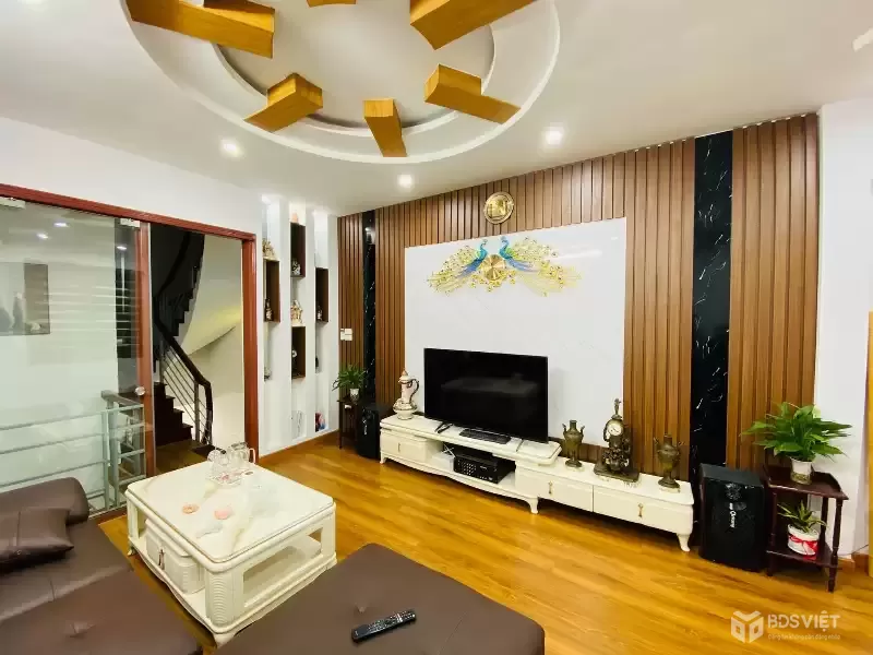 Căn nhà cuối cùng tại Tư Đình, ngay đường dẫn cầu TRần Hưng Đạo 57m2 x 3 tầng Giá 7,7 tỷ.