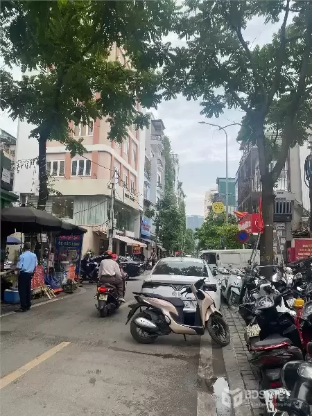 MẶT PHỐ LÔ GÓC – NGUYỄN VĂN TUYẾT– DÒNG TIỀN 2.4 TỶ/NĂM – 8 TẦNG THANG MÁY