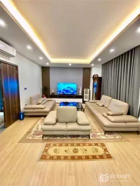 LÔ GÓC HOÀNG CẦU – THANG MÁY – NỘI THẤT CAO CẤP