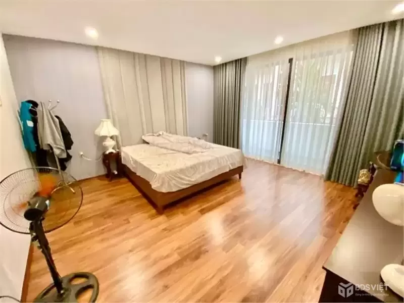LÔ GÓC HOÀNG CẦU – THANG MÁY – NỘI THẤT CAO CẤP