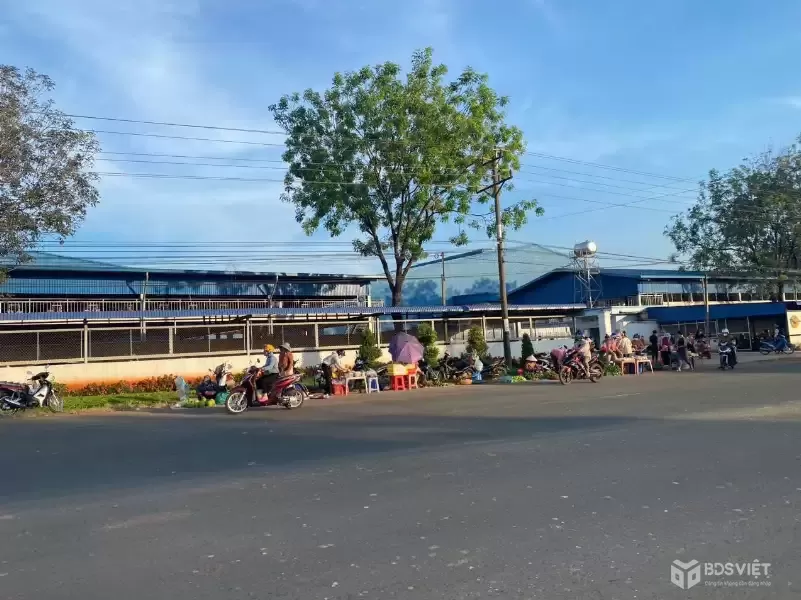SANG GẤP 400M2 ĐẤT T.CƯ NGAY TRUNG TÂM SÁT CHỢ, TRƯỜNG HỌC DÂN ĐÔNG. GIÁ 245TR/SỔ