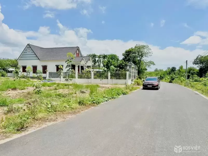CẦN TIỀN BÁN NHANH 1024M2 ĐẤT NGAY TRUNG TÂM SÁT CHỢ, TRƯỜNG HỌC DÂN ĐÔNG. GIÁ 160TR