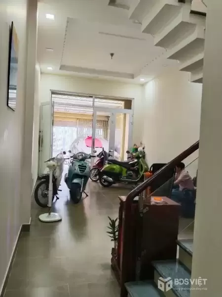 Bán nhà DT 94m2 - Mặt Tiền Đường Nguyễn Văn Tố, Quận Tân Phú