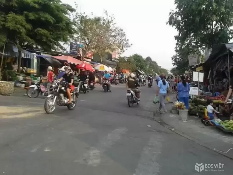 KẸT TIỀN BÁN NHANH 202M2 ĐẤT THỔ CƯ SỔ RIÊNG GẦN QL13 SÁT CHỢ DÂN ĐÔNG. GIÁ 190 TRIỆU 