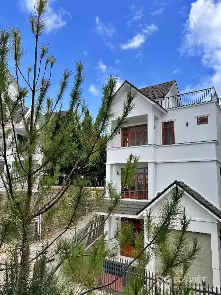 SANG NHƯỢNG VILLA TÂM HUYẾT NGUYỄN ĐÌNH CHIỂU, ĐÀ LẠT - 5PN, SÂN VƯỜN BBQ, HẺM Ô TÔ