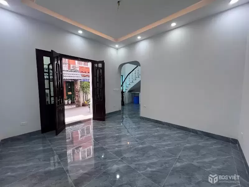 Bán gấp biệt thự 81m2 x 3 Tầng - MT 7.6m - Ô tô 7 chỗ - Cách phố 20m - Chỉ hơn 12 tỷ