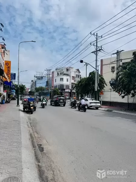 BÁN NHÀ DĨ AN – NHÀ MỚI ĐẸP – SÁT KCN SÓNG THẦN – XE HƠI VÀO TẬN NHÀ – CHỈ 3.55 TỶ