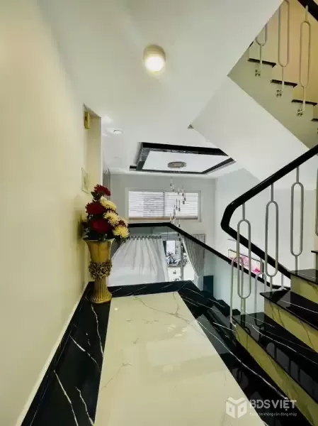 Cần bán gấp căn nhà siêu đẹp 5 tâng, thiết kế hiện đại, ngay sát Quận 7