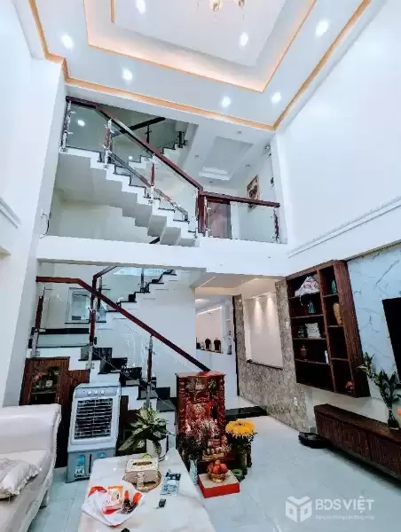 Bán Gấp Nhà Ngõ Phạm Hữu Lầu, Q7: 80m2, 3 Tầng, 3PN, Sổ Đỏ, Giá Hấp Dẫn Chỉ 7.9 Tỷ - Cơ Hội An Cư Lý Tưởng! Gọi Ngay