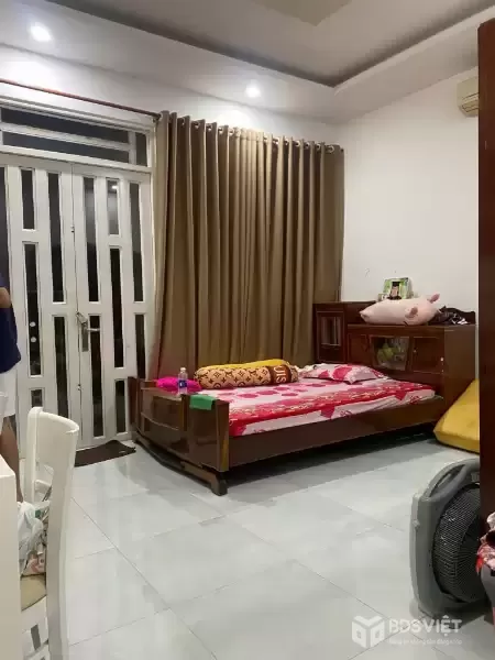Bán Gấp Nhà Trong Ngõ Đào Tông Nguyên, Nhà Bè: 70m2, 4 Tầng, 4 Phòng Ngủ, Sổ Đỏ Chính Chủ, Giá Hời Chỉ 6.9 Tỷ! Cơ Hội Vàng An Cư Lập Nghiệp Tại Hồ Chí Minh!