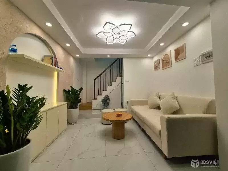 ĐỘI CẤN 16M 5 TẦNG 3 NGỦ GIÁ 4 TỶ 600 NGÕ THÔNG,RỘNG,KINH DOANH