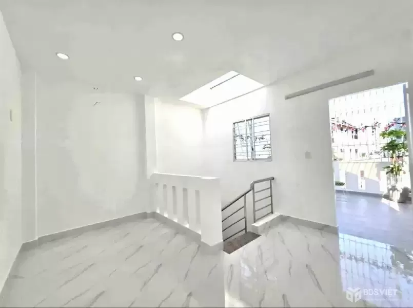Bán Gấp Nhà Hẻm Nguyễn Văn Quỳ, Quận 7 - 4 Tầng, 4PN, Giá Chỉ 4.9 Tỷ, Sổ Đỏ