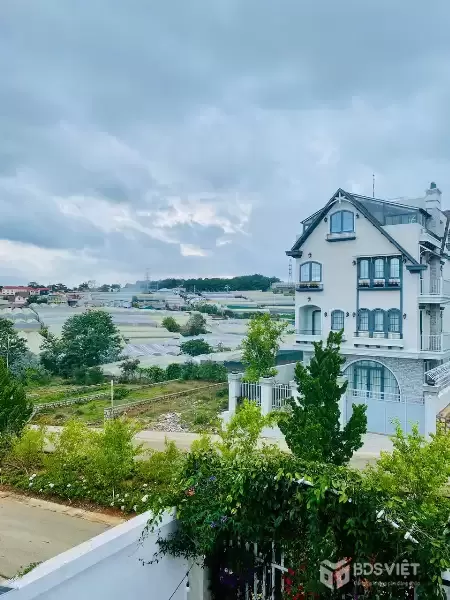 CHO THUÊ VILLA CAO CẤP ĐÀ LẠT, LÂM VIÊN - VIEW THÔNG, NHÀ LỒNG, THANG MÁY, XE 45 CHỖ - 30 TRIỆU/THÁNG